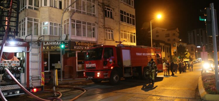 Tokat'ta yangın çıkan apartmanda hasar oluştu