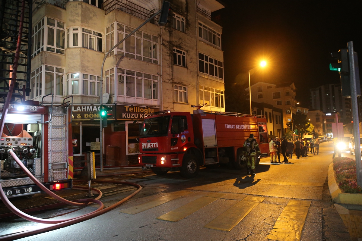 Tokat'ta yangın çıkan apartmanda hasar oluştu