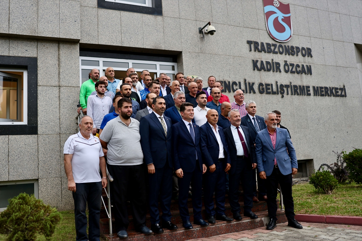 Trabzonspor'dan amatör kulüplere malzeme desteği