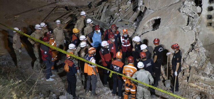 Tunceli'de deprem sonrası enkazda arama kurtarma tatbikatı yapıldı