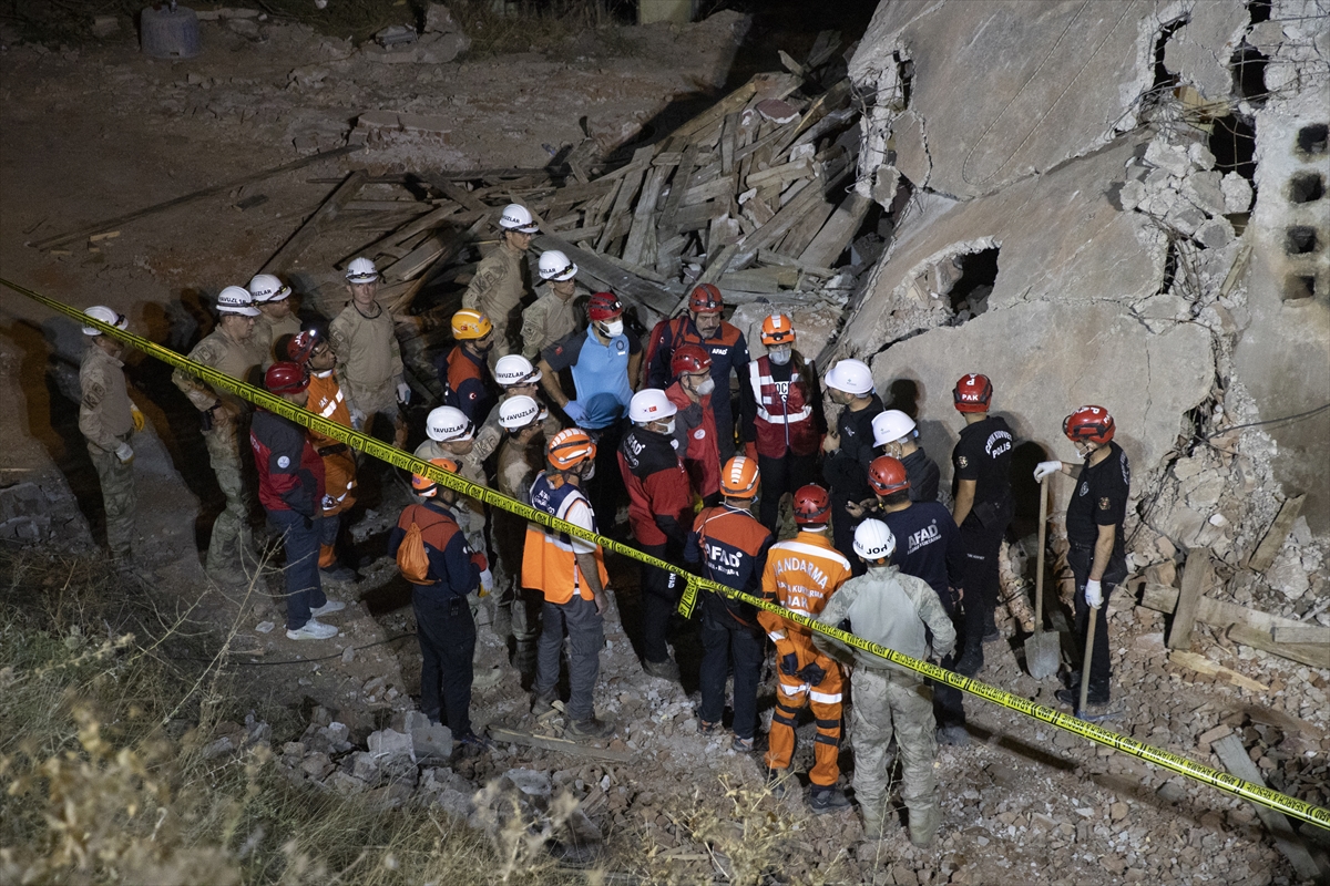 Tunceli'de deprem sonrası enkazda arama kurtarma tatbikatı yapıldı