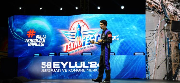 Türkiye'nin ikinci astronotu Atasever, TEKNOFEST'te gençlerle buluştu