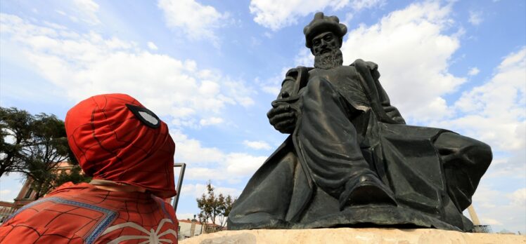 Türkiye'yi gezme hayali ile yola çıkan “Örümcek Adam” Edirne'ye geldi