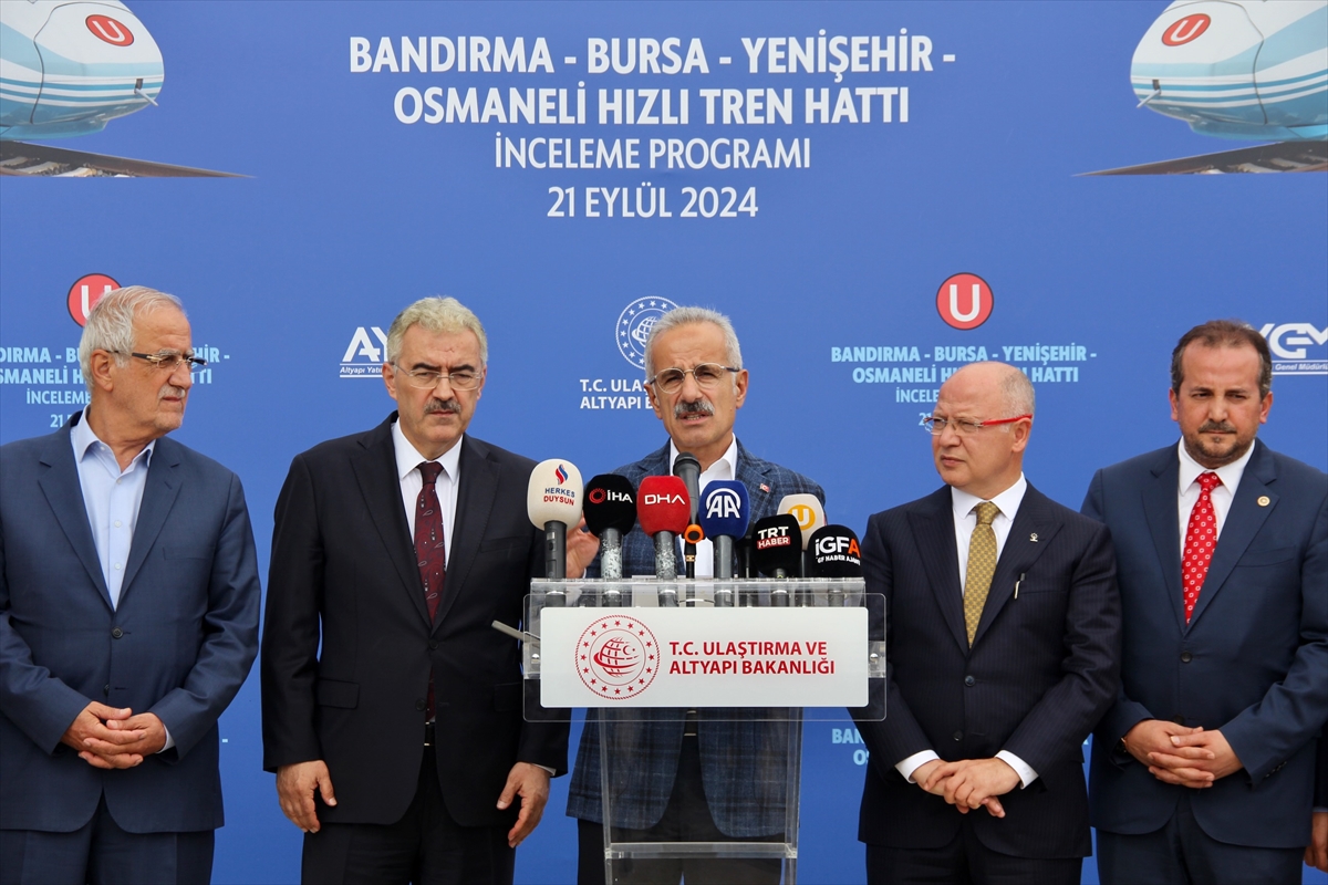 Ulaştırma ve Altyapı Bakanı Uraloğlu, Bursa'da hızlı tren hattı yapımını inceledi: