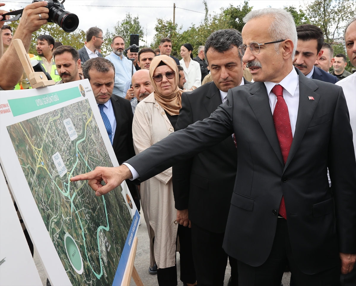 Ulaştırma ve Altyapı Bakanı Uraloğlu, Samsun'daki yol çalışmalarını inceledi: