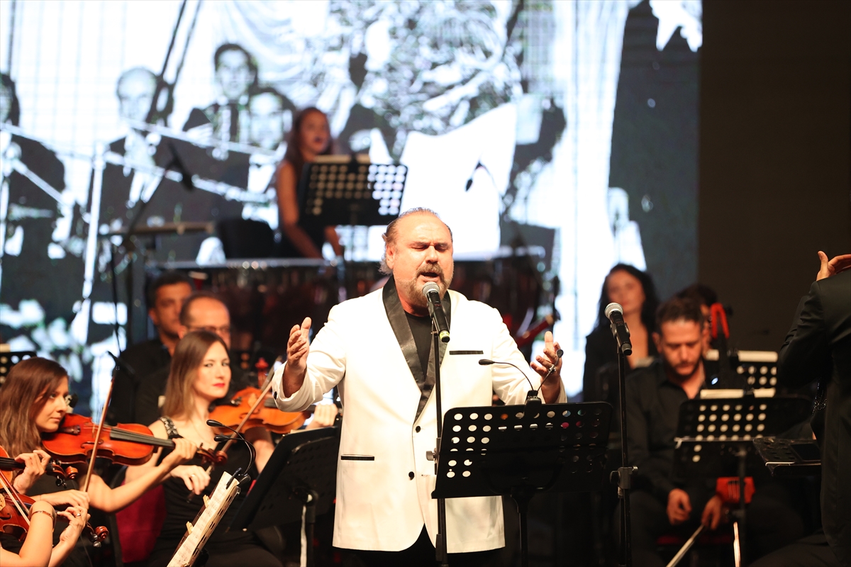 Zeki Müren vefatının 28. yılında Bodrum'da şarkılarıyla anıldı