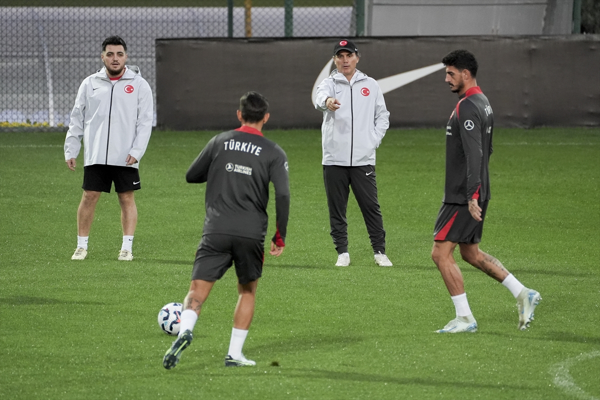 A Milli Futbol Takımı, Karadağ maçının hazırlıklarına başladı