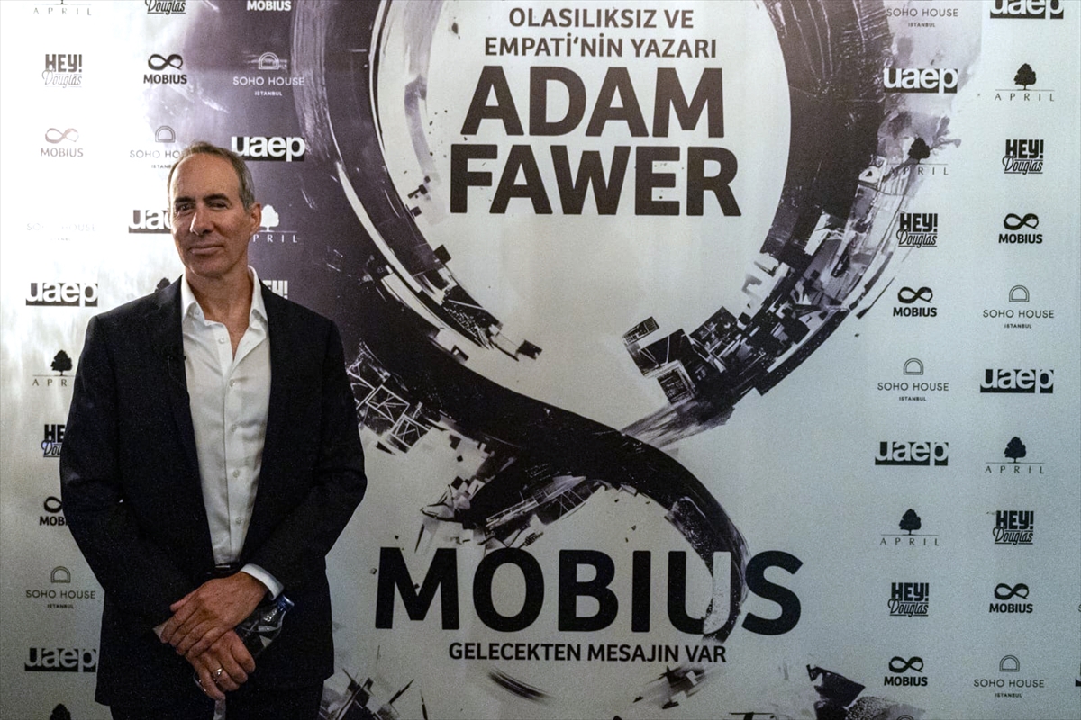 ABD'li yazar Adam Fawer, yeni kitabı “Mobius” ile İstanbul'da okurlarıyla buluşuyor