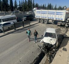 Adana'da kamyon ile otomobilin çarpıştığı kazada 1 kişi yaralandı