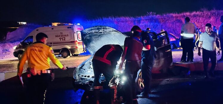 Adıyaman'da iki otomobilin çarpıştığı kazada 6 kişi yaralandı