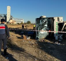 Aksaray'da yolcu otobüsünün devrilmesi sonucu 6 kişi öldü, 20 kişi yaralandı