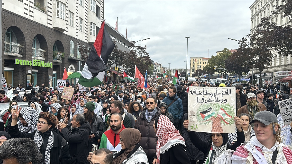 Almanya'da Filistin'e destek gösterisine katılanlara polis biber gazıyla müdahale etti