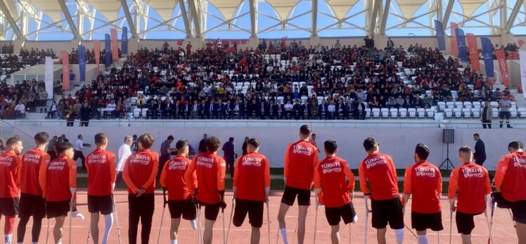 Ampute Milli Futbol Takımı, Kırşehir'de gösteri maçı yaptı