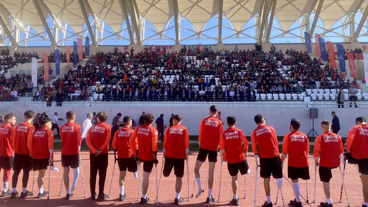 Ampute Milli Futbol Takımı, Kırşehir'de gösteri maçı yaptı