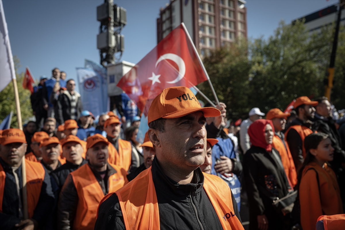 TÜRK-İŞ Genel Başkanı Atalay, “Zordayız Geçinemiyoruz Mitingi”nde konuştu: