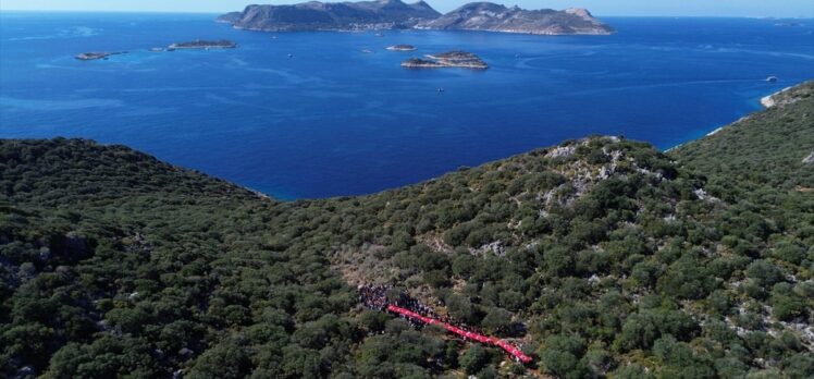 Antalya'da “Ecdadın Yolunda Cumhuriyet'e Saygı Yürüyüşü” yapıldı