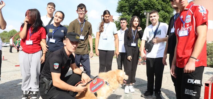 Antalya'da işitme engelli öğrencilere afet farkındalık eğitimi