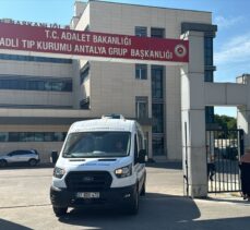 Antalya'da takla atan otomobildeki 1 kişi öldü, 3 kişi yaralandı