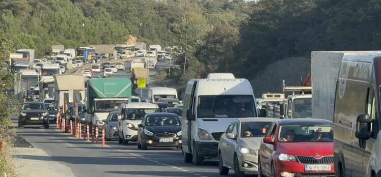 Arnavutköy'de yol çalışması nedeniyle trafik yoğunluğu oluştu