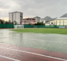 Artvin Hopaspor-Tokat Belediye Plevnespor maçı sağanak nedeniyle ertelendi