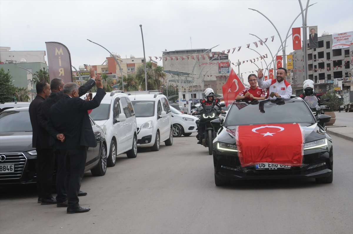 Avrupa şampiyonu milli boksör Yalgettekin, memleketi Şırnak'ta coşkuyla karşılandı