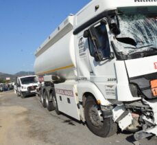 Aydın'da tanker ile minibüsün çarpışması sonucu 11 kişi yaralandı