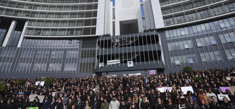 Ayşenur Halil'in öldürülmesi öğrencisi olduğu İstanbul Medipol Üniversitesi'nde protesto edildi