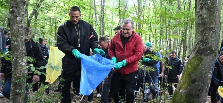 Bakan Bak, Kurt Kemeri Orman Parkı'ndaki Orman Temizliği Etkinliği'ne katıldı