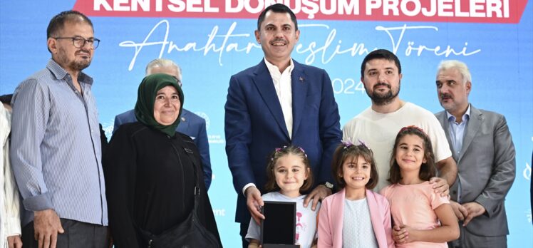 Bakan Kurum, Başakşehir'de kentsel dönüşüm projelerinin anahtar teslim töreninde konuştu: