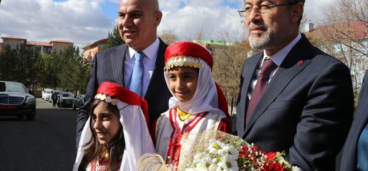 Bakan Yumaklı, Ağrı'da ziyaretlerde bulundu