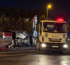 Bakırköy'de 3 aracın karıştığı trafik kazasında 4 kişi yaralandı