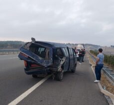 Balıkesir'de otomobilin kamyonete çarptığı kazada 1 kişi öldü, 2 kişi yaralandı