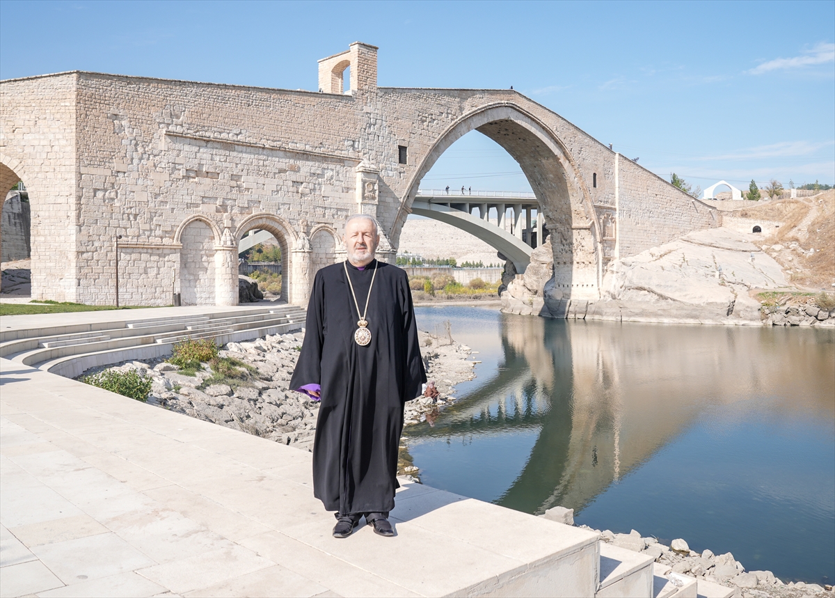 Başepiskopos Aram Ateşyan Diyarbakır'da çeşitli ziyaretler gerçekleştirdi