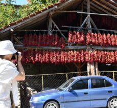 Bilecik'in tescilli biberinin kurutulduğu köy fotoğrafçıları ağırlıyor