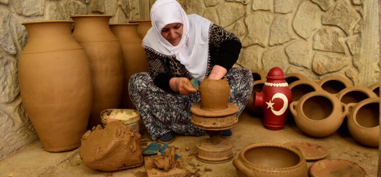 Bitlis'te çömlekçilik yapan kadın, sanatını gençlere öğretmek istiyor