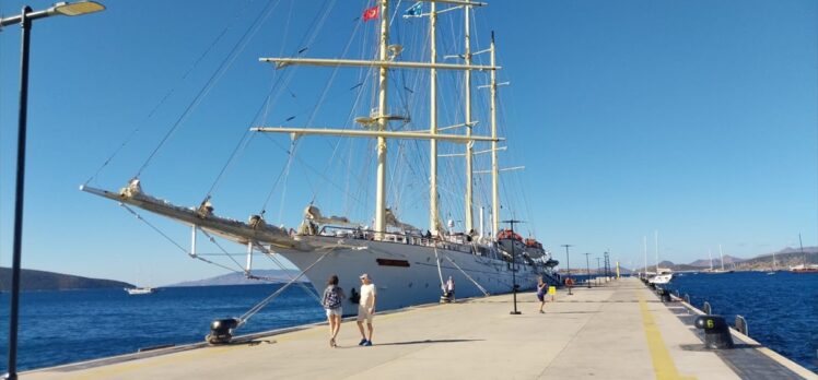 Bodrum'a gezinti gemisi “Star Clipper” ile 149 yolcu geldi