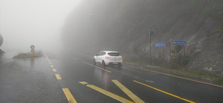 Bolu Dağı'nda sağanak ve sis görüş mesafesini düşürdü