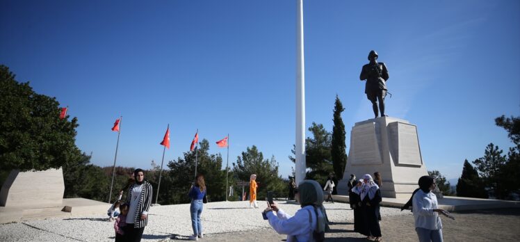 Çanakkale'nin Batmanlı misafirleri Tarihi Gelibolu Yarımadası'ndaki şehitlik ve anıtları gezdi