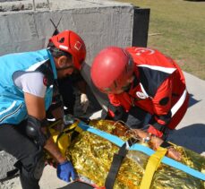 Çevre illerin UMKE ekipleri Iğdır'da enkazda arama kurtarma tatbikatı yaptı