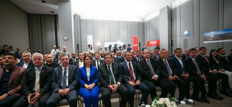 CHP Genel Başkanı Özel, Çanakkale'de İl Belediye Başkanları Toplantısı'nda konuştu: