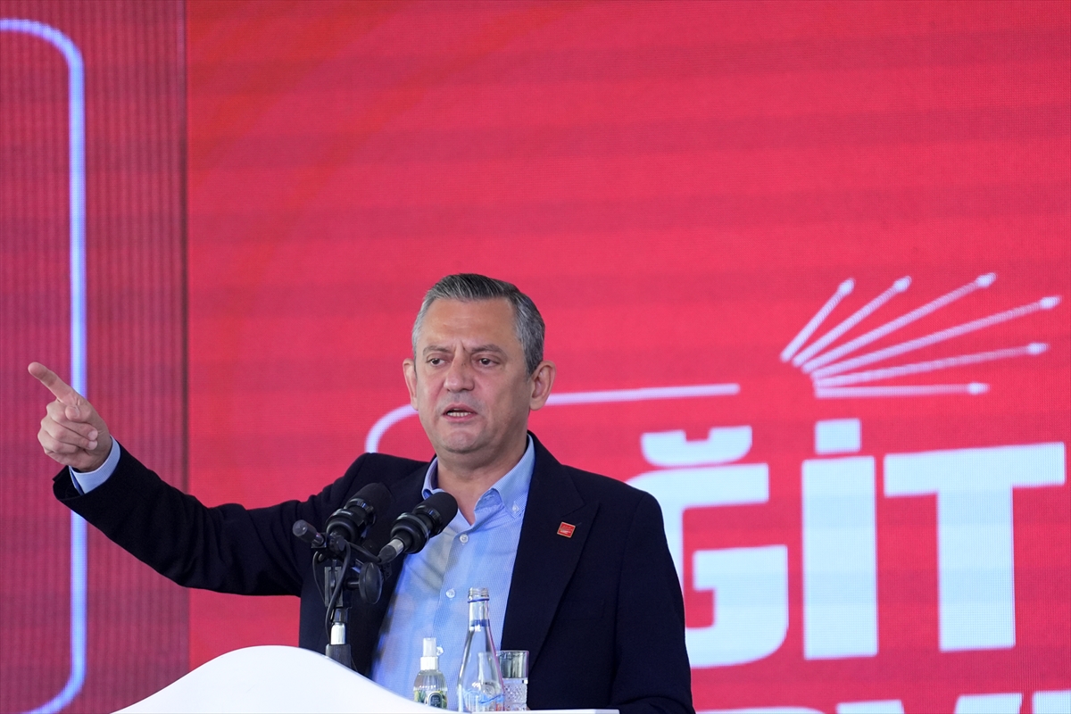 CHP Genel Başkanı Özel, partisinin Eğitim Zirvesi'nde konuştu: