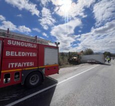 Çorum'da devrilen kamyonda sıkışan 3 kişi yaralandı