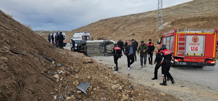 Çorum'da kovalamaca sırasında devrilen polis aracındaki 2 polis yaralandı