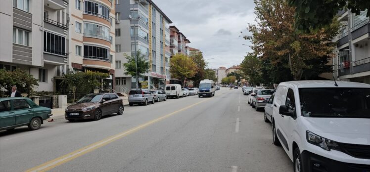 Çorum'da park halindeki 15 aracın aynaları kırıldı