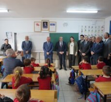 Çorum'da “Şehidimizden Kardeşine Hediye Var Projesi” kapsamında eğitim seti dağıtıldı