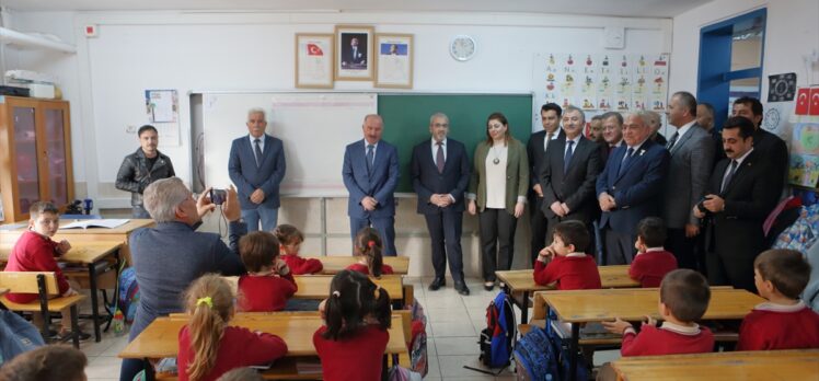 Çorum'da “Şehidimizden Kardeşine Hediye Var Projesi” kapsamında eğitim seti dağıtıldı