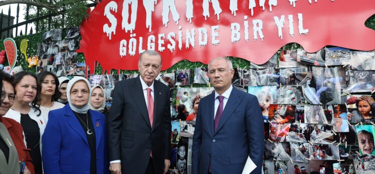 Cumhurbaşkanı Erdoğan “Soykırımın Gölgesinde Bir Yıl” panosunu ziyaret etti