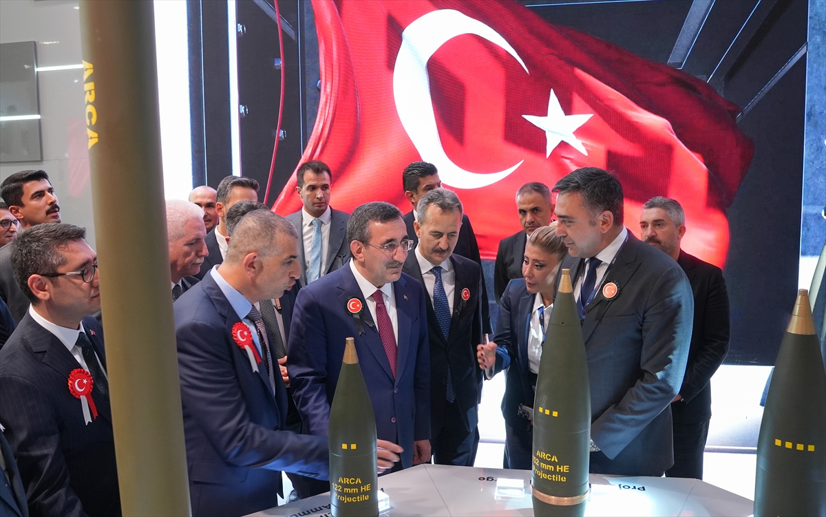 Cumhurbaşkanı Yardımcısı Yılmaz, SAHA EXPO 2024'teki TUSAŞ standında açıklama yaptı: