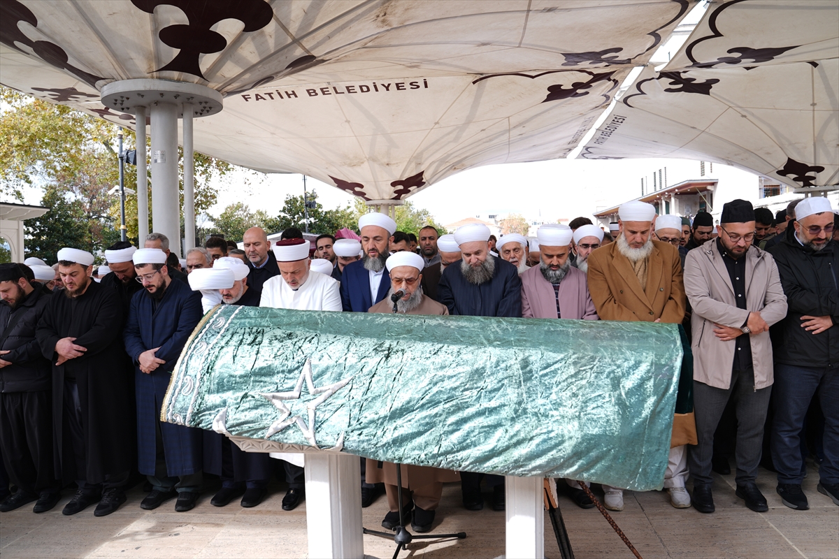 Din alimi Mahmut Ustaosmanoğlu'nun oğlu için cenaze töreni düzenlendi