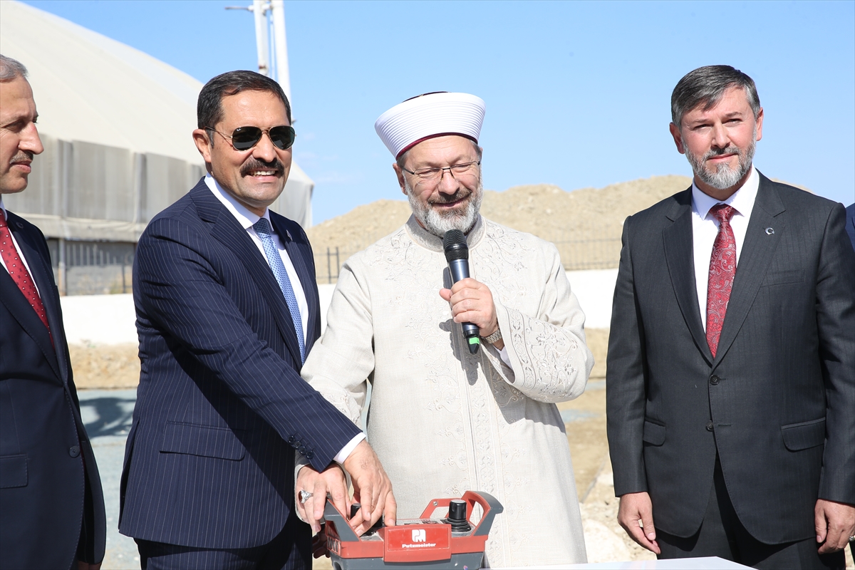 Diyanet İşleri Başkanı Erbaş Hatay'da toplu açılış ve temel atma törenine katıldı